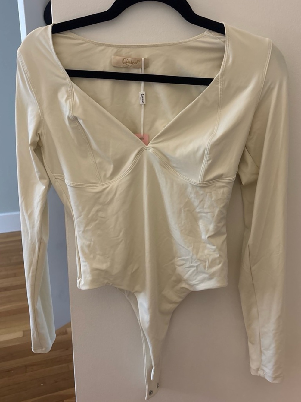 Aritzia Wilfred Cream Long Sleeve V-Neck Bodysuit